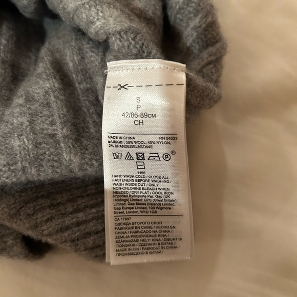 Banana Republic Aire Ribbed V-Neck Sweater - Picture 5 of 7